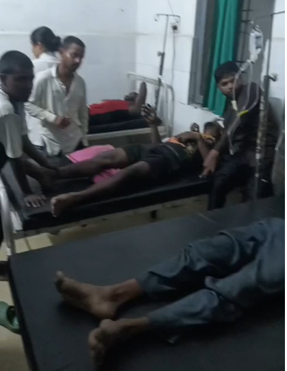 अनूपपुर के थाना बिजुरी क्षेत्र में सड़क दुर्घटना में घायल हुए 04 व्यक्तियों को, डायल-112 जवानों ने पहुँचाया अस्पताल।